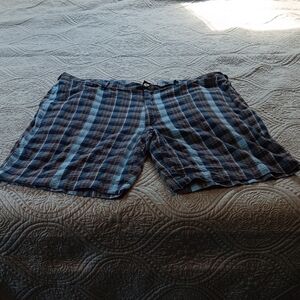 Charleston Twills Men's Blue Plaid Shorts 40‎